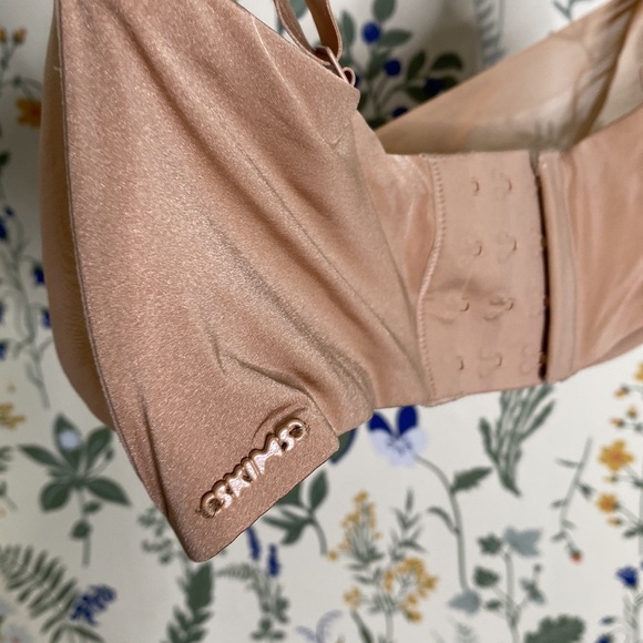 SKIMS  NO SHOW MOLDED UNLINED DEMI‎ BRA in Clay Size 34DDD - Picture 11 of 11